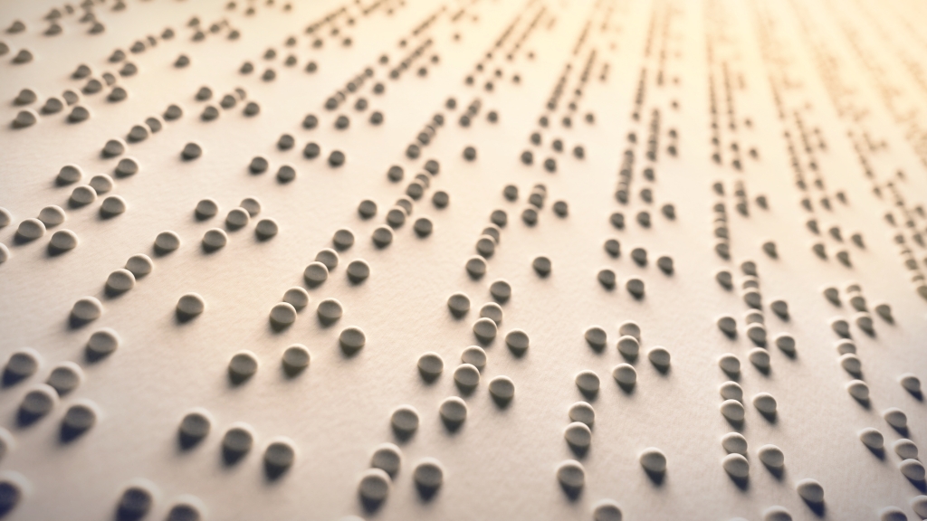 Das hioer wird vom Screenreader vorgelesen. - Bild von Braille-Text.