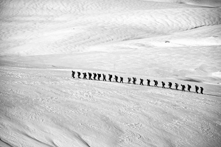 Treckinggruppe auf einem Gletscher